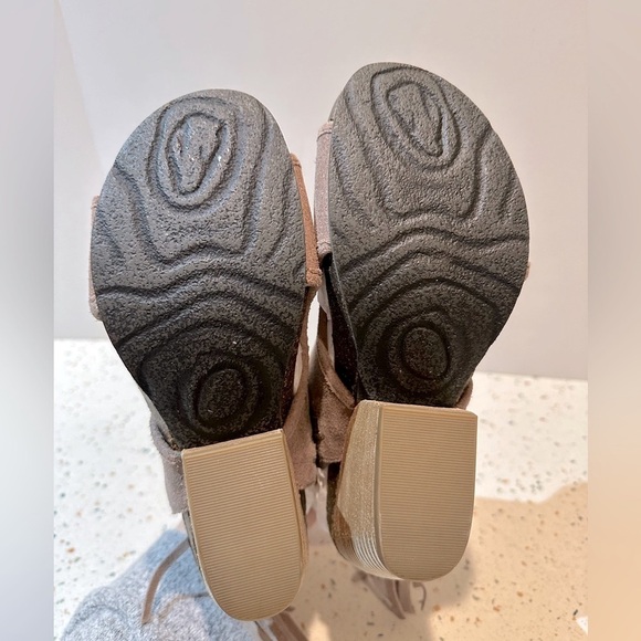 OTBT Free‎ Spirit Suede Leather Chunky Heel Sandals with Fringe - Picture 10 of 11